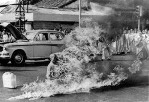 Inmolación de monje budista, 1963. Fotografía de Malcolm Browne