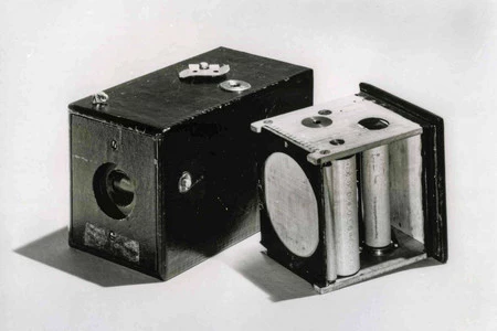 La primera cámara de rollo Kodak - 1888