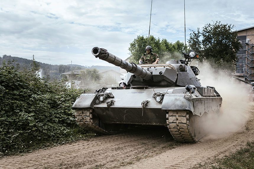 Reportaje fotográfico ejemplos: Fotografía de un tanque en la guerra